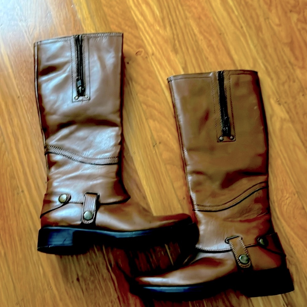 Rarely used Diba brown knee high boots